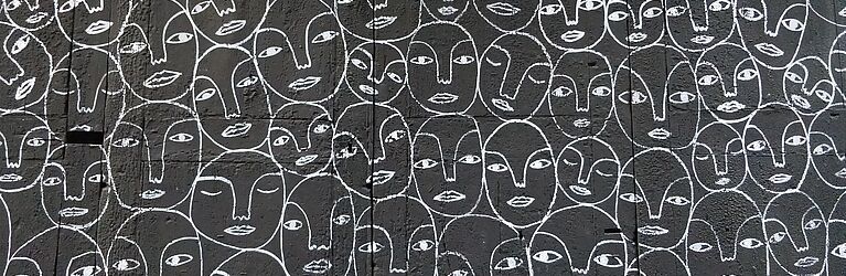 illustrierte Gesichter in weiß auf schwarzem Hintergrund